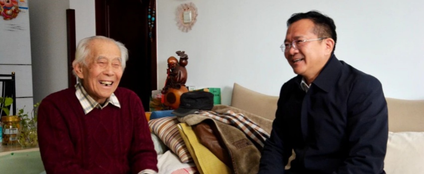 中國樂(lè )凱黨委領(lǐng)導看望慰問(wèn)樂(lè )凱老領(lǐng)導、老專(zhuān)家、老干部、老黨員及生活困難職工